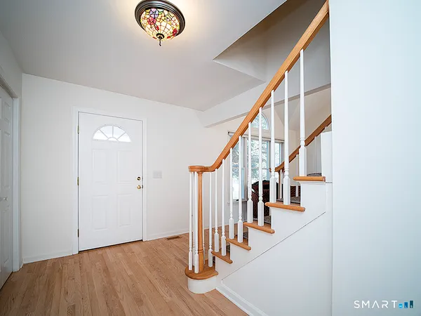 $899,000 | 81 Old Stratfield Road, Fairfield, CT 06825