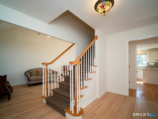 $899,000 | 81 Old Stratfield Road, Fairfield, CT 06825