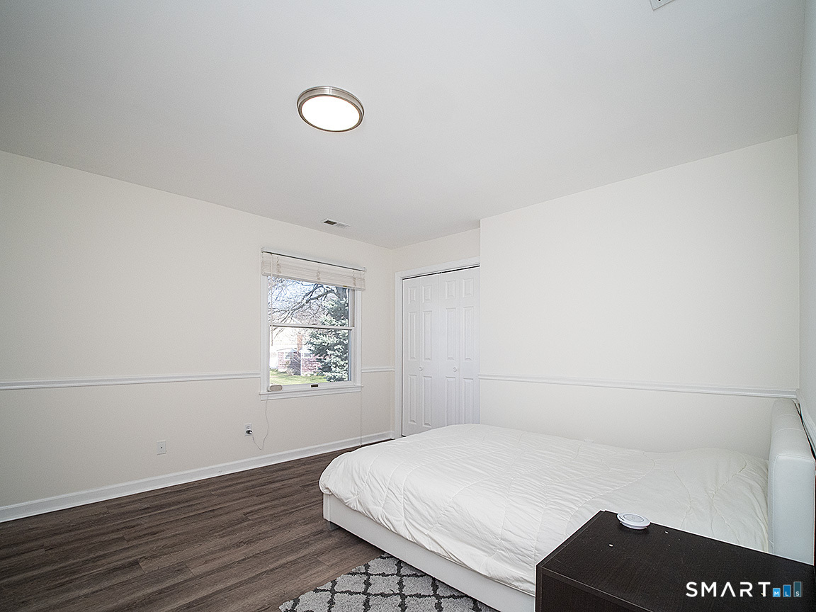 81 Old Stratfield Road Fairfield, CT 06825 - Photo 19 of 38