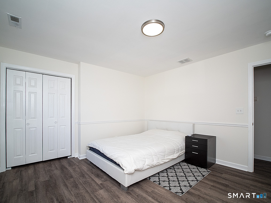 81 Old Stratfield Road Fairfield, CT 06825 - Photo 20 of 38