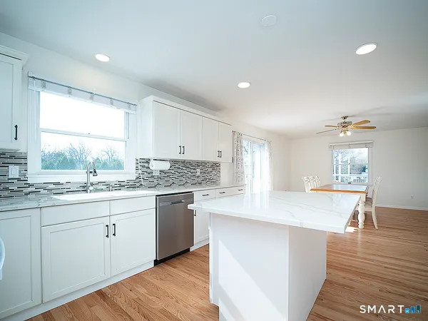 $899,000 | 81 Old Stratfield Road, Fairfield, CT 06825