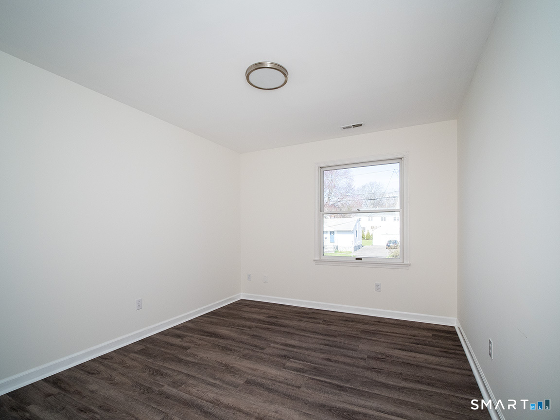 81 Old Stratfield Road Fairfield, CT 06825 - Photo 21 of 38