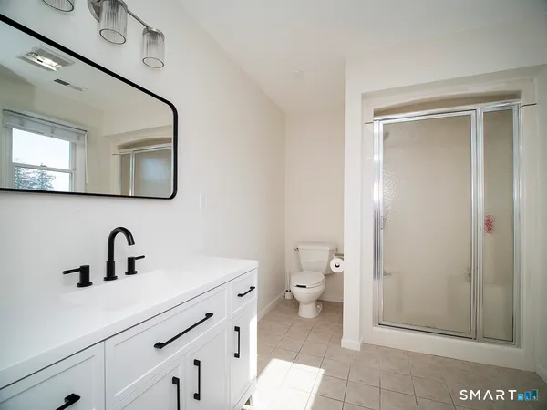 $899,000 | 81 Old Stratfield Road, Fairfield, CT 06825