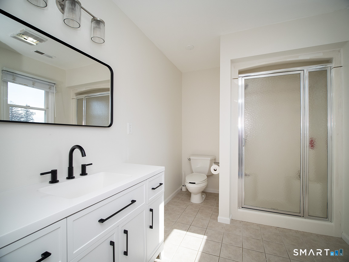 81 Old Stratfield Road Fairfield, CT 06825 - Photo 27 of 38