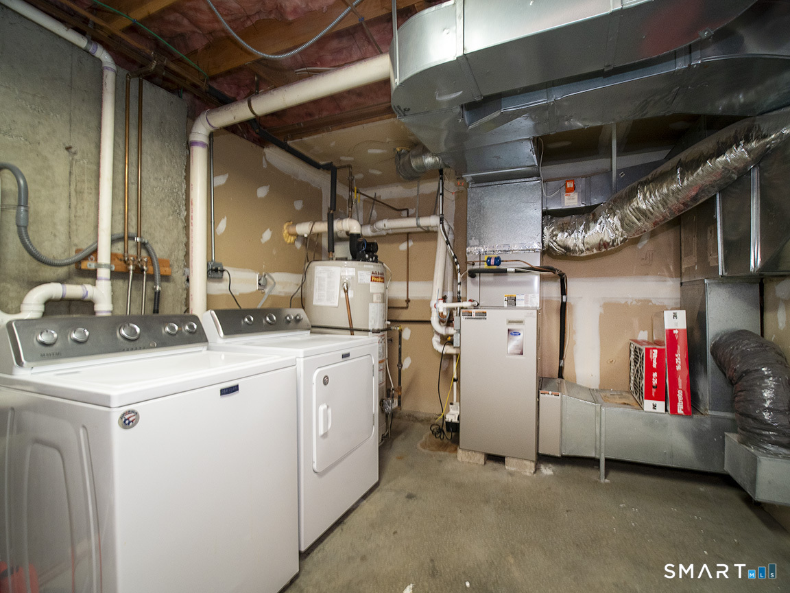 81 Old Stratfield Road Fairfield, CT 06825 - Photo 28 of 38