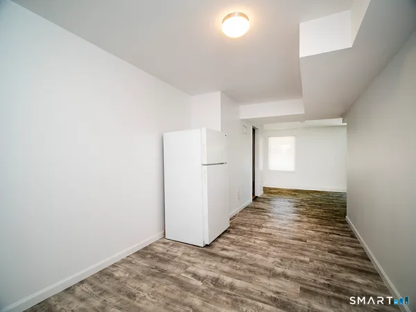 $899,000 | 81 Old Stratfield Road, Fairfield, CT 06825