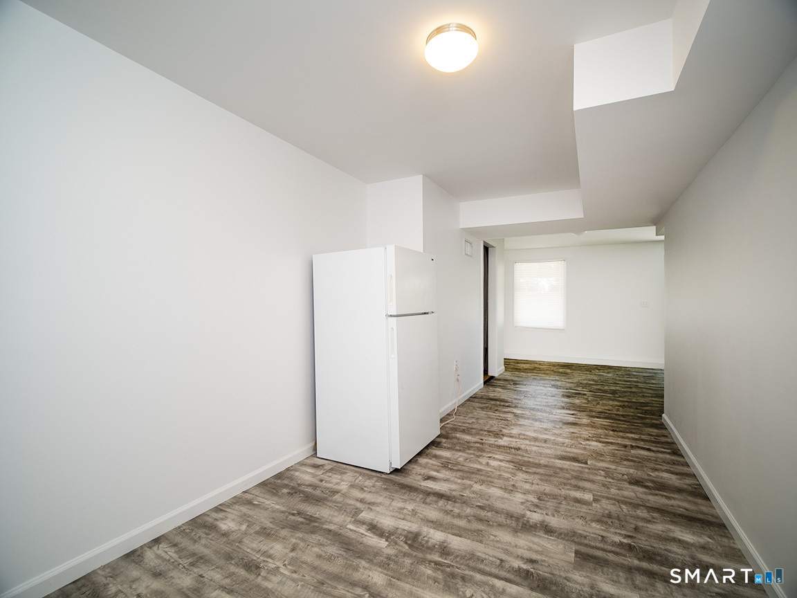 81 Old Stratfield Road Fairfield, CT 06825 - Photo 29 of 38