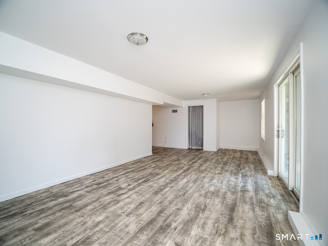 81 Old Stratfield Road Fairfield, CT 06825 - Photo 31 of 38