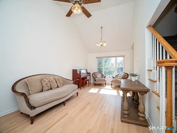 $899,000 | 81 Old Stratfield Road, Fairfield, CT 06825