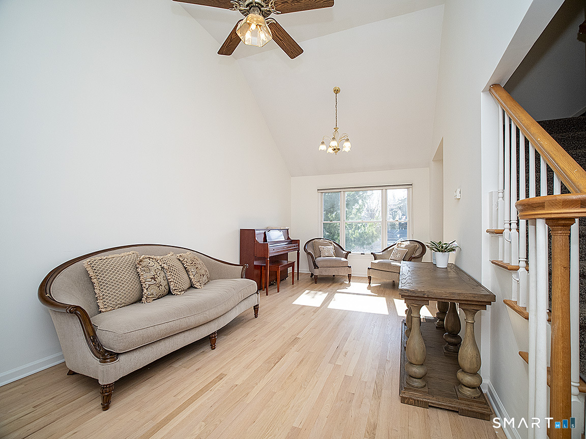 81 Old Stratfield Road Fairfield, CT 06825 - Photo 8 of 38