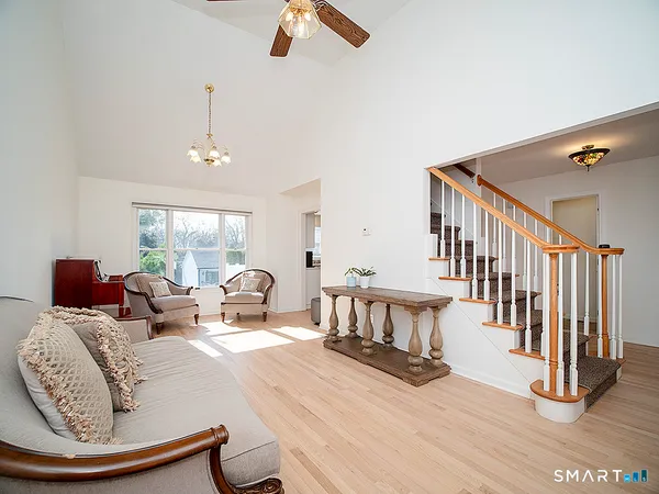 $899,000 | 81 Old Stratfield Road, Fairfield, CT 06825