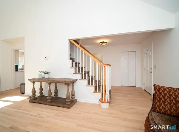 $899,000 | 81 Old Stratfield Road, Fairfield, CT 06825