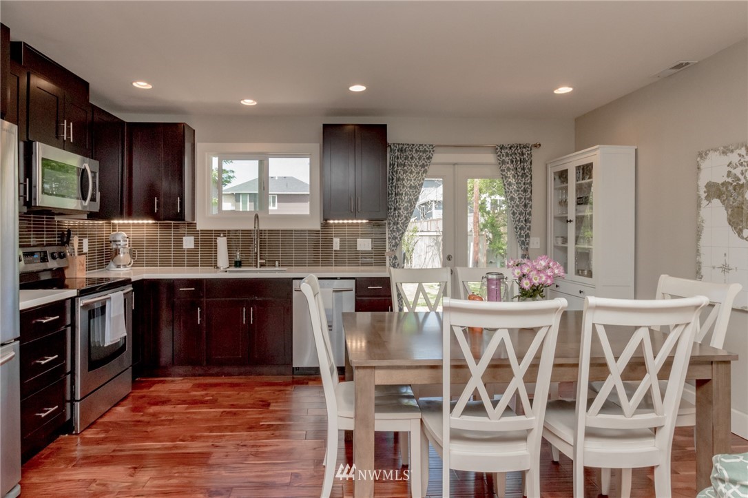 3912 Northeast 23rd Place Renton, WA 98056 - Photo 11 of 20 Gallery Image 11