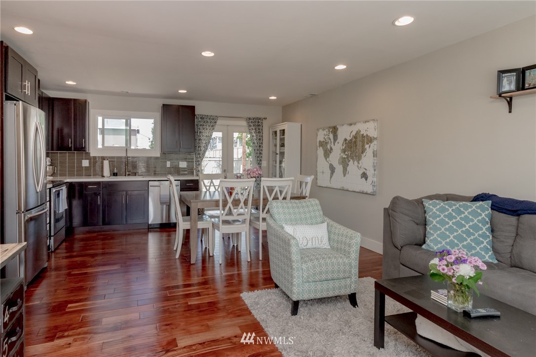3912 Northeast 23rd Place Renton, WA 98056 - Photo 3 of 20 Gallery Image 3