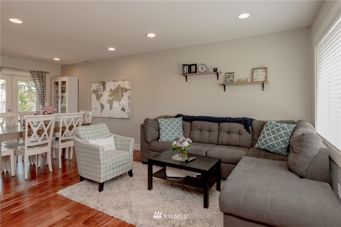 3912 Northeast 23rd Place Renton, WA 98056 - Photo 4 of 20 Gallery Image 4