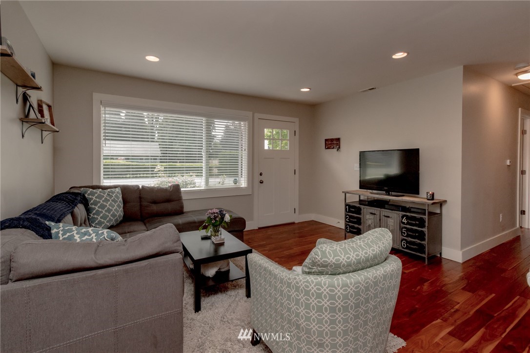 3912 Northeast 23rd Place Renton, WA 98056 - Photo 7 of 20 Gallery Image 7