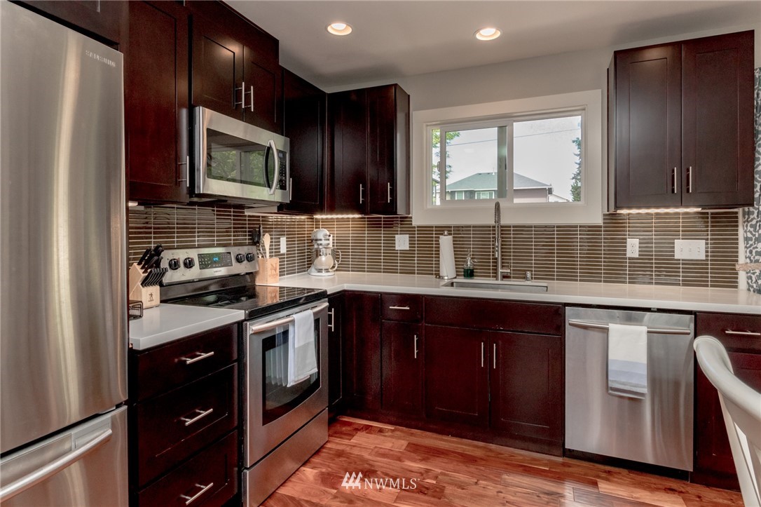 3912 Northeast 23rd Place Renton, WA 98056 - Photo 8 of 20 Gallery Image 8