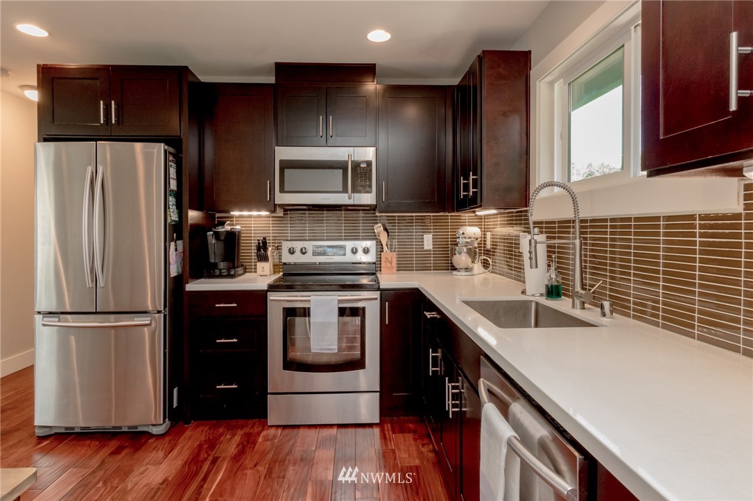 3912 Northeast 23rd Place Renton, WA 98056 - Photo 9 of 20 Gallery Image 9