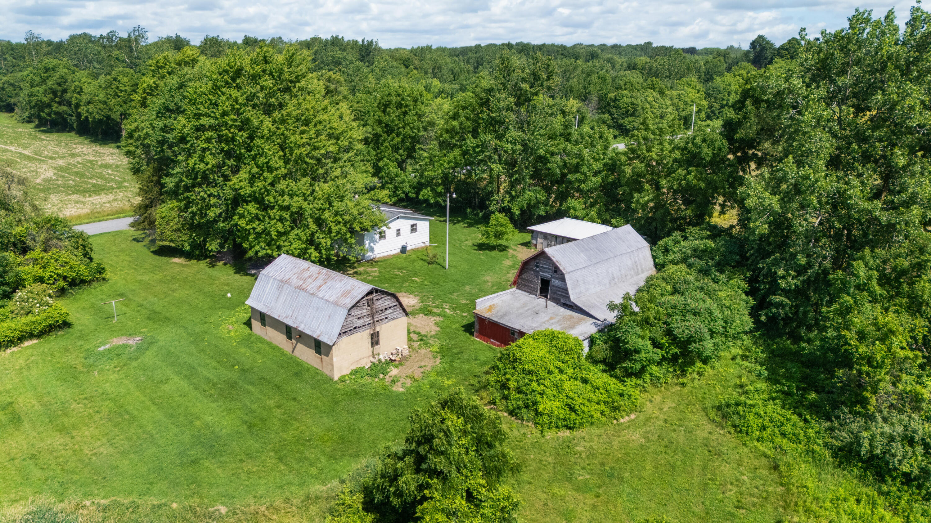 3709 Michael Road Eau Claire, MI 49111 - Photo 8 of 44 3334DJI_20260701231424_0016_D