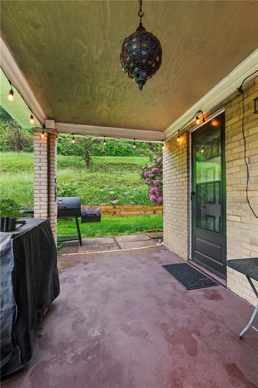435 Filmore Road Pittsburgh, PA 15221 - Photo 8 of 37 Porch is level with the flat back yard.