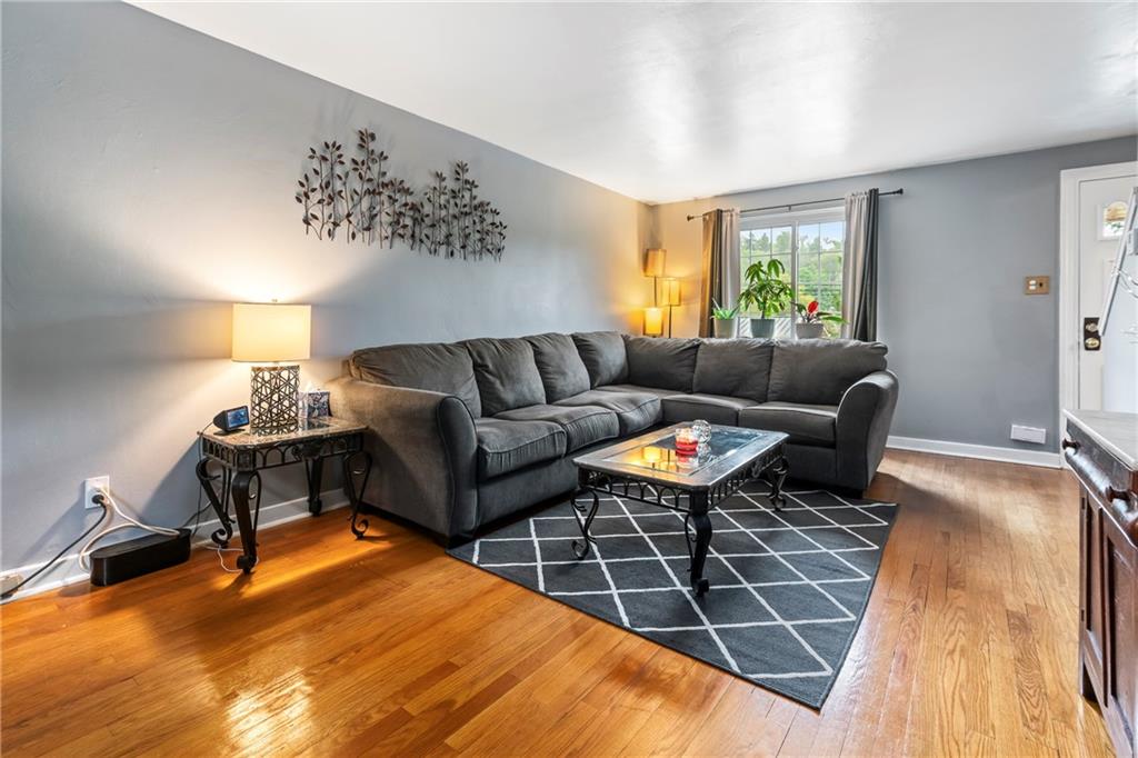 435 Filmore Road Pittsburgh, PA 15221 - Photo 9 of 37 Beautiful and spacious living room.