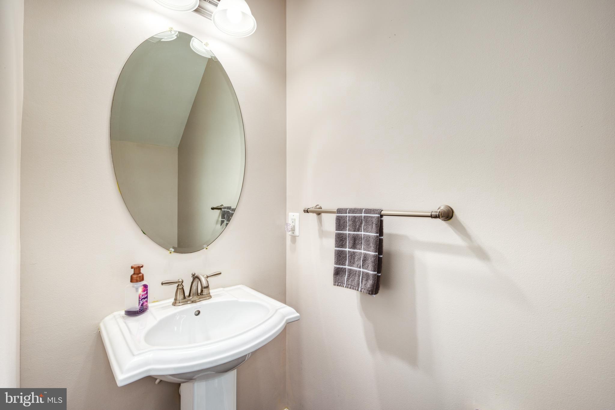 9583 Center Street Manassas, VA 20110 - Photo 19 of 34 Main level powder room off kitchen