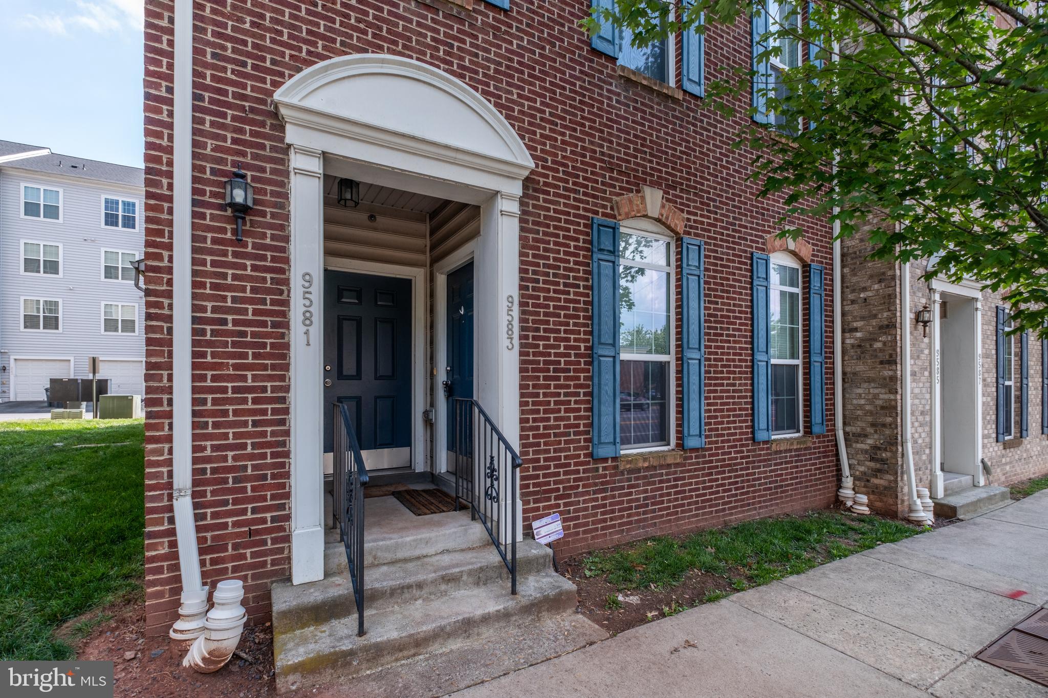 9583 Center Street Manassas, VA 20110 - Photo 3 of 34 PERFECT location! WALK to 1st Fridays!