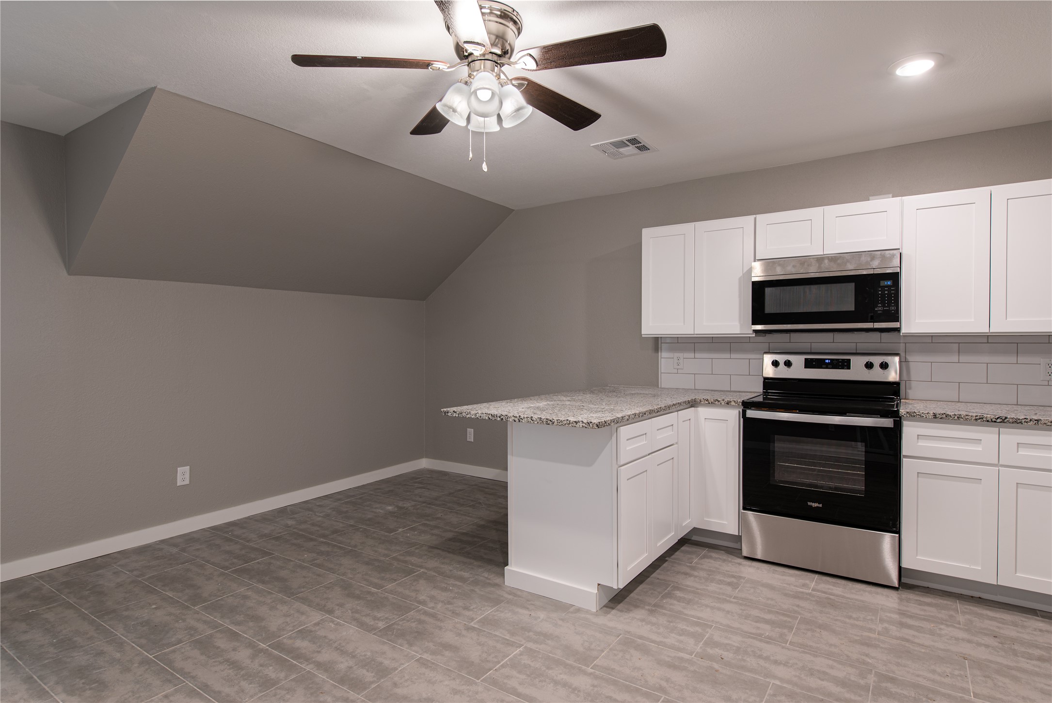 519 Magnolia Point Drive, Unit B Houston, TX 77336 - Photo 6 of 11