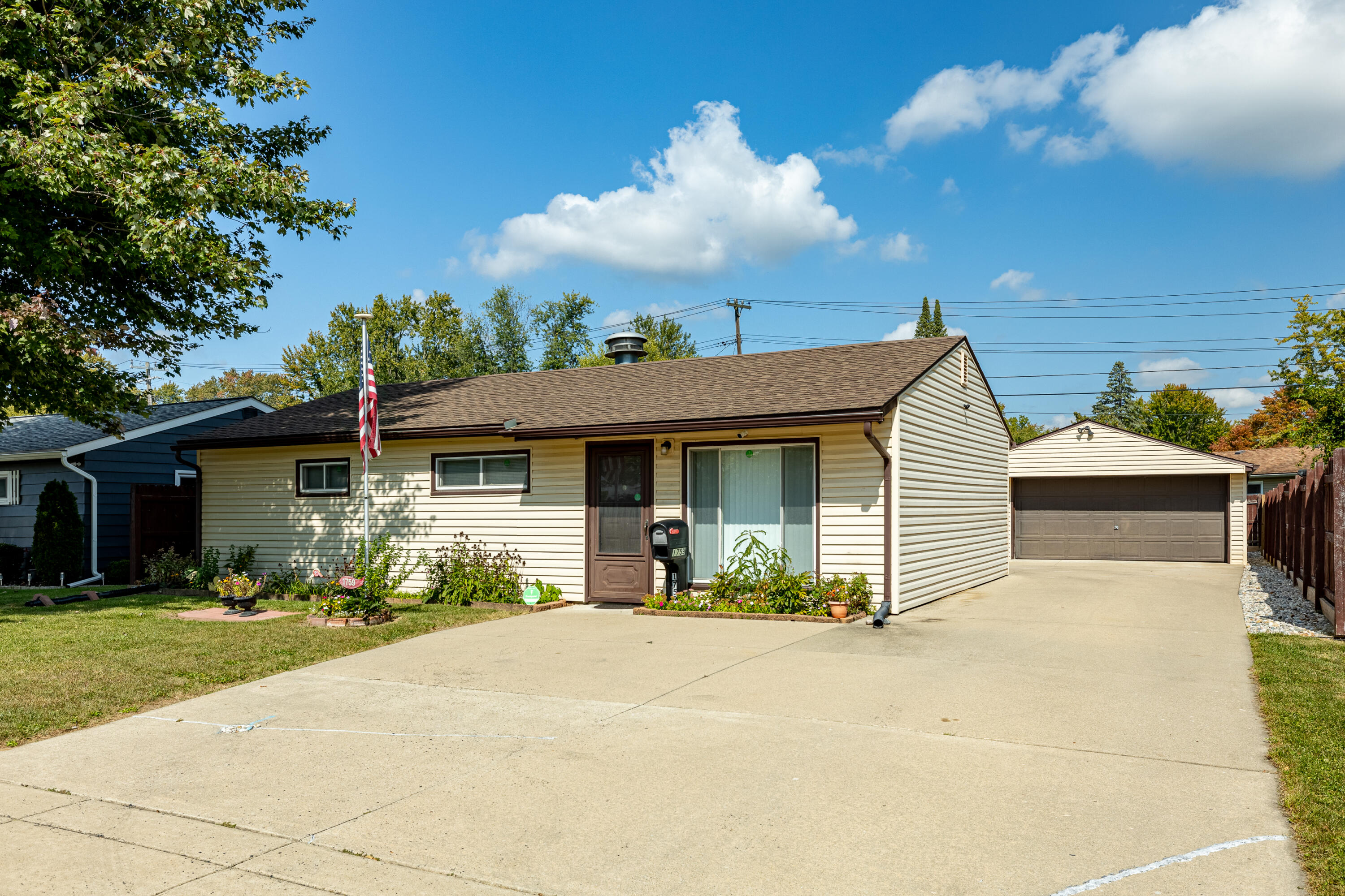 1759 Grove Road Ypsilanti, MI 48198 - Photo 2 of 32 1759 Grove Rd (3 of 33)