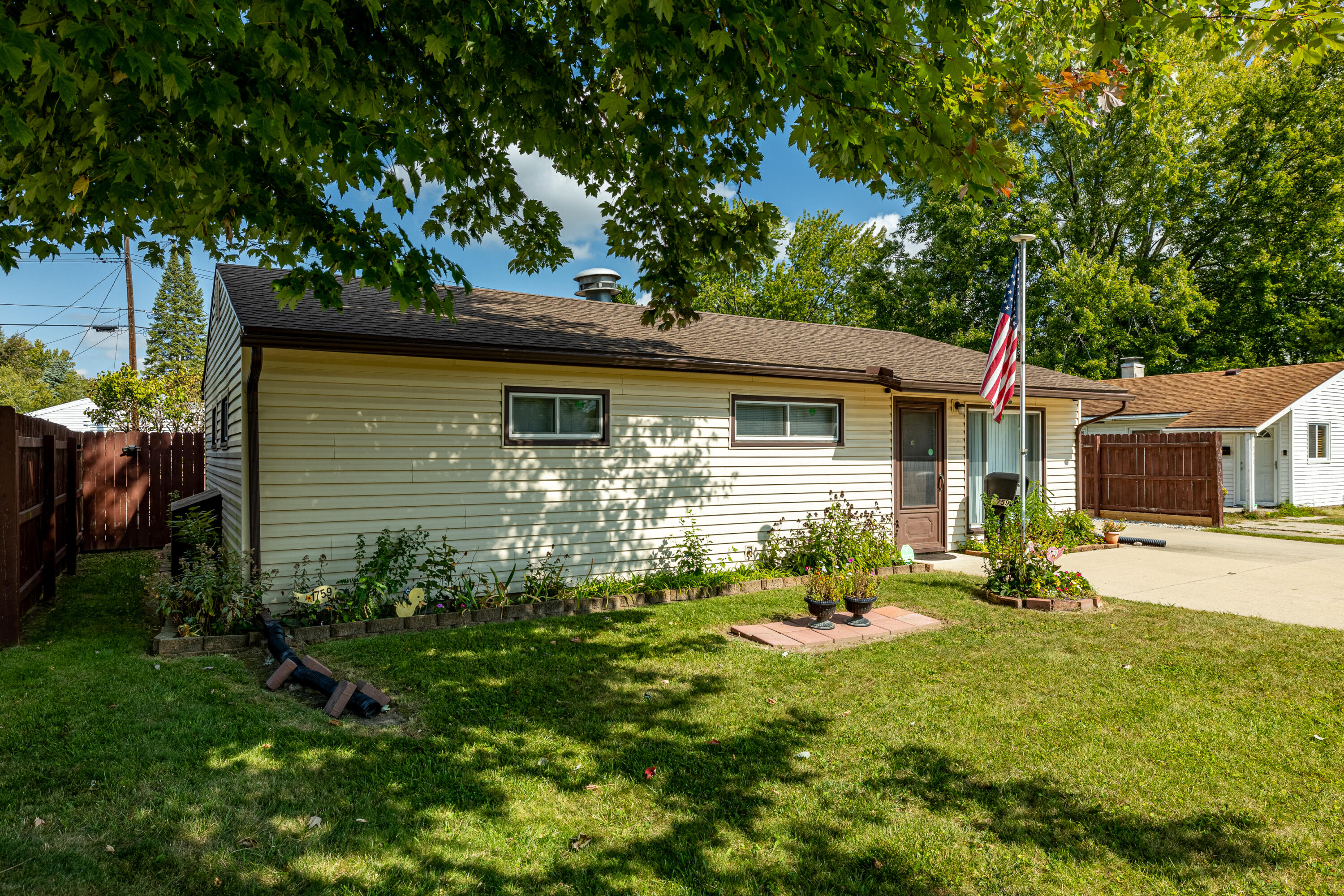 1759 Grove Road Ypsilanti, MI 48198 - Photo 4 of 32 1759 Grove Rd (5 of 33)