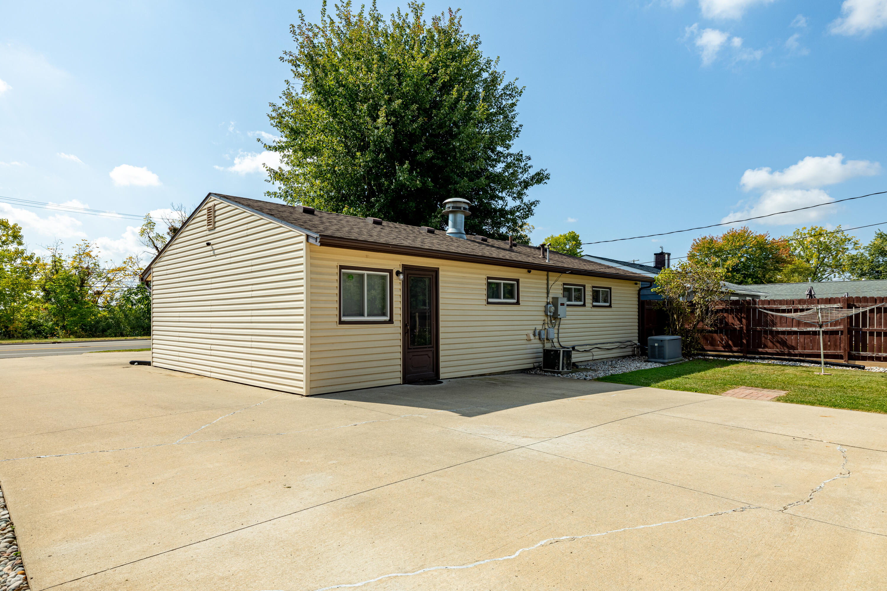 1759 Grove Road Ypsilanti, MI 48198 - Photo 6 of 32 1759 Grove Rd (8 of 33)