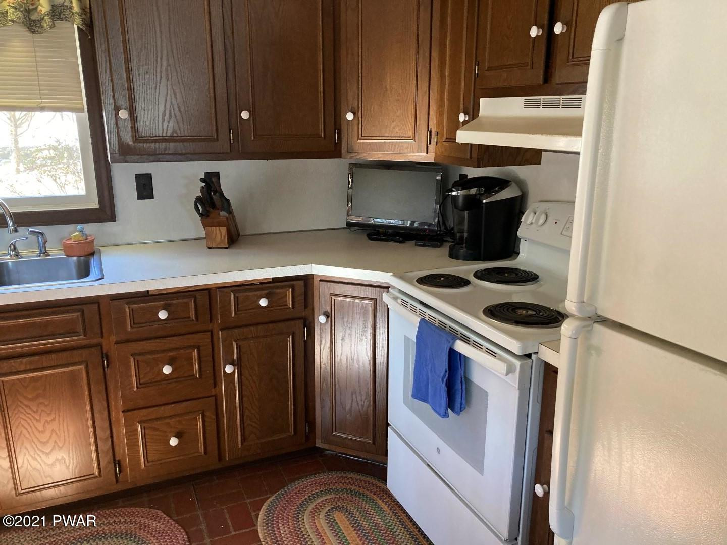 113 Terrace Road Tafton, PA 18464 - Photo 9 of 19 8-kitchen