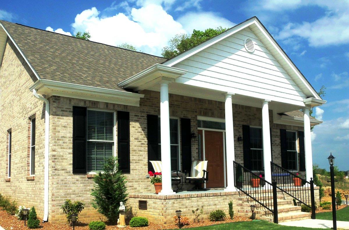 133 Riley Circle Fayetteville, TN 37334 - Photo 2 of 2 front view of a house with a patio