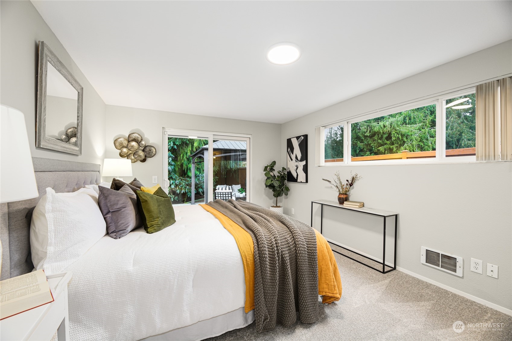 10810 9th Drive Southeast Everett, WA 98208 - Photo 15 of 26 a bedroom with double bed windows and outer view