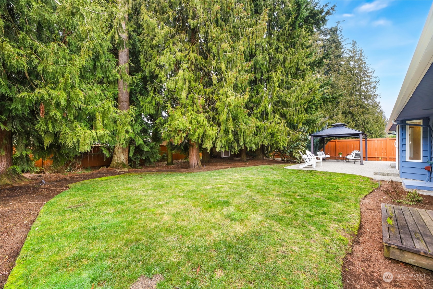 10810 9th Drive Southeast Everett, WA 98208 - Photo 20 of 26 a backyard of a house with lots of green space