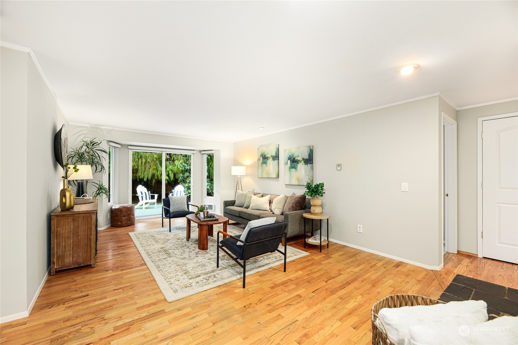 10810 9th Drive Southeast Everett, WA 98208 - Photo 3 of 26 a living room with furniture rug and wooden floor