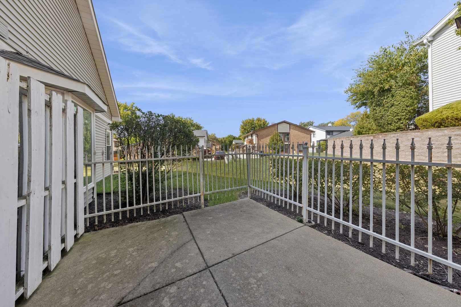 8320 High Point Circle, Unit 8230F Darien, IL 60561 - Photo 6 of 18