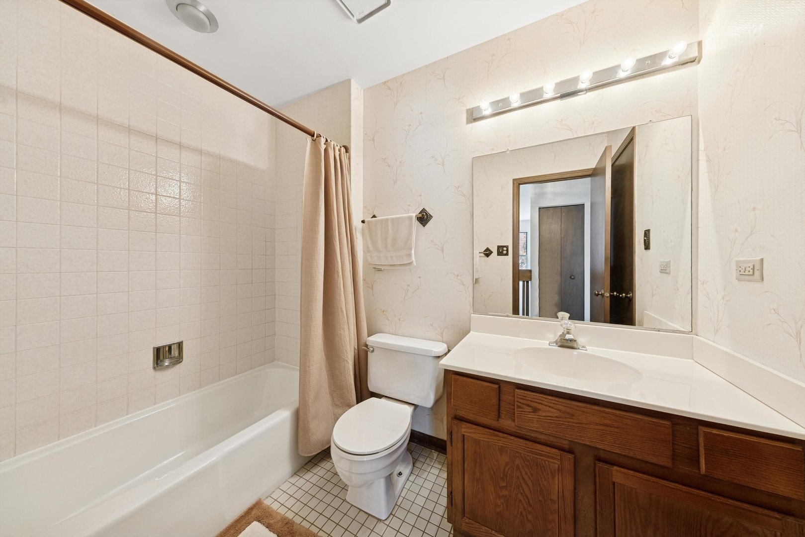 8320 High Point Circle, Unit 8230F Darien, IL 60561 - Photo 7 of 18