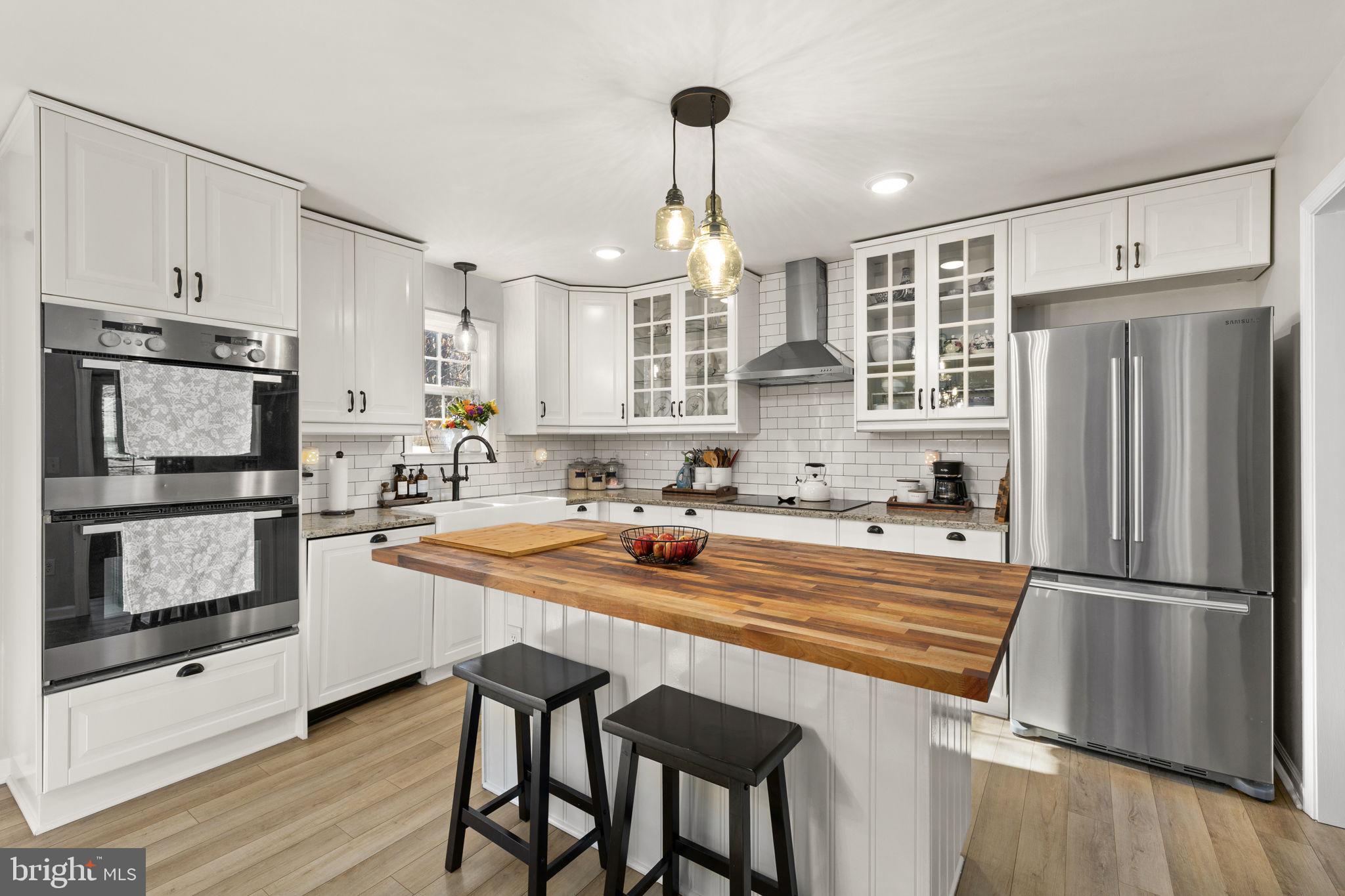 6463 Wheeler Drive King George, VA 22485 - Photo 12 of 57 a kitchen with granite countertop a refrigerator stove and microwave