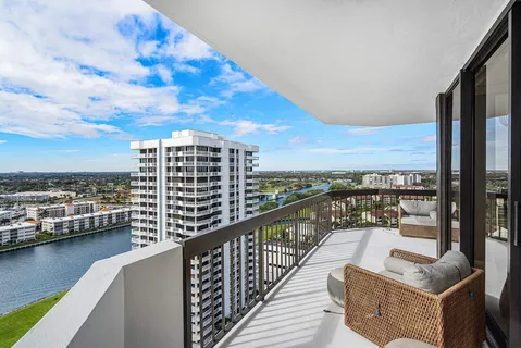 $1,200,000 | 108 Lakeshore Drive, Unit 38PH, North Palm Beach, FL 33408