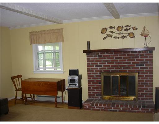 36 Osprey Road South Kingstown, RI 02879 - Photo 4 of 11 Living Room.