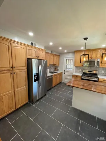 $469,500 | 1060 East Linden Avenue, Richmond Heights, MO 63117