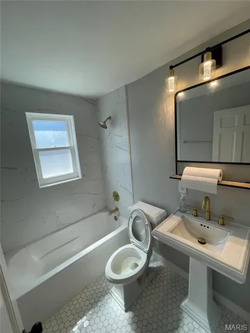 $469,500 | 1060 East Linden Avenue, Richmond Heights, MO 63117