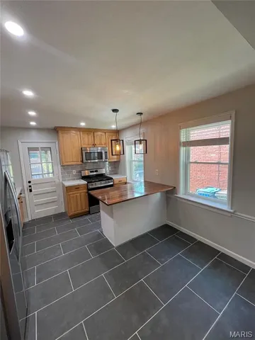 $469,500 | 1060 East Linden Avenue, Richmond Heights, MO 63117