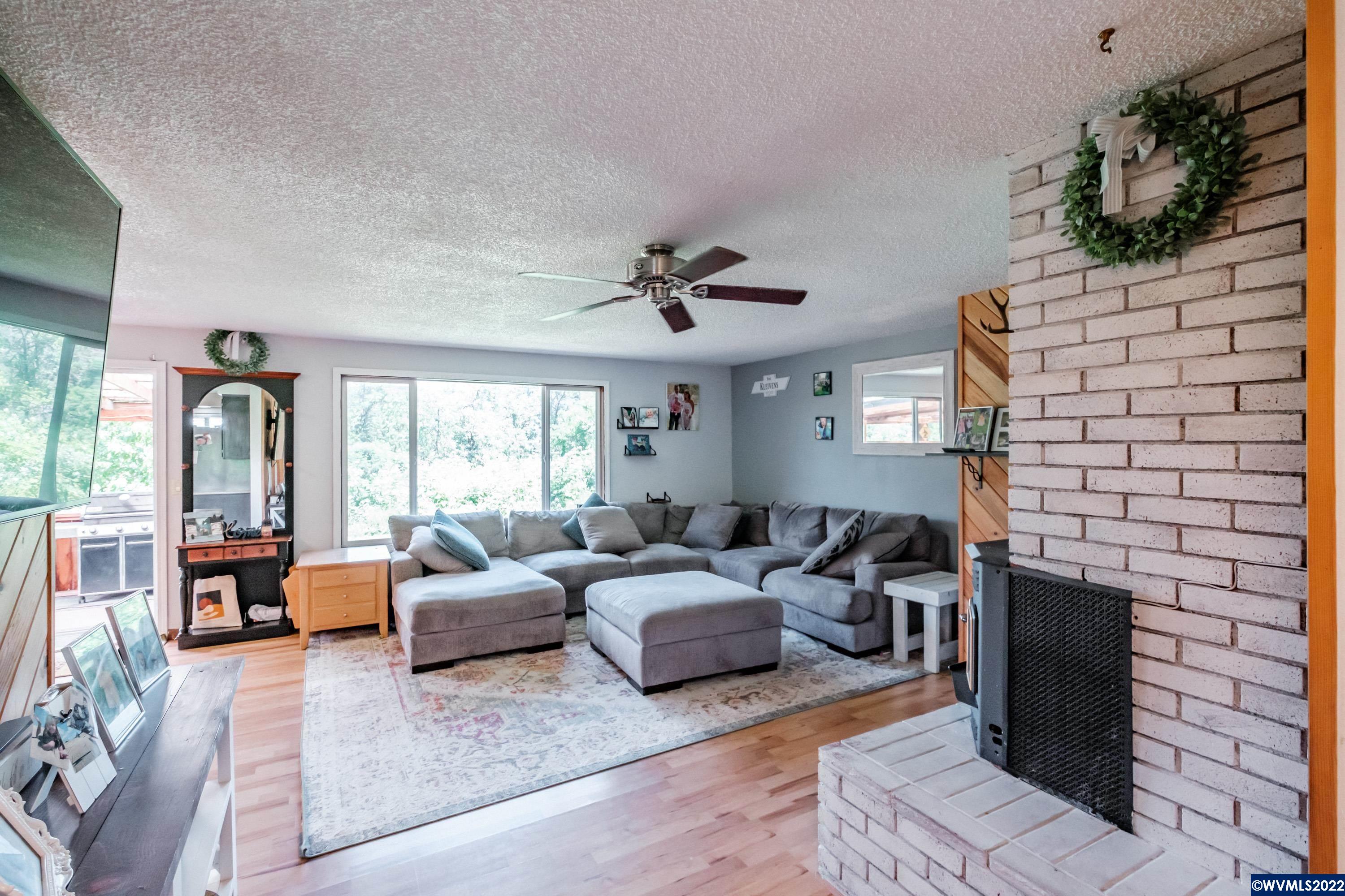 28655 Liberty Road Sweet Home, OR 97386 - Photo 4 of 41 Gallery Image 4