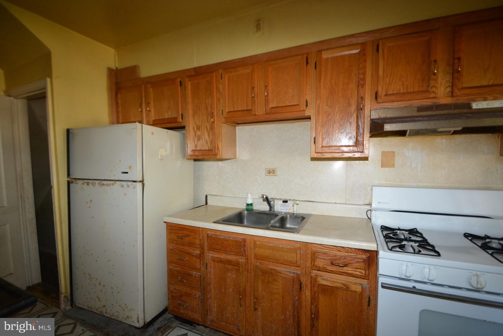 826 Braeside Road Baltimore, MD 21229 - Photo 6 of 20 Kitchen