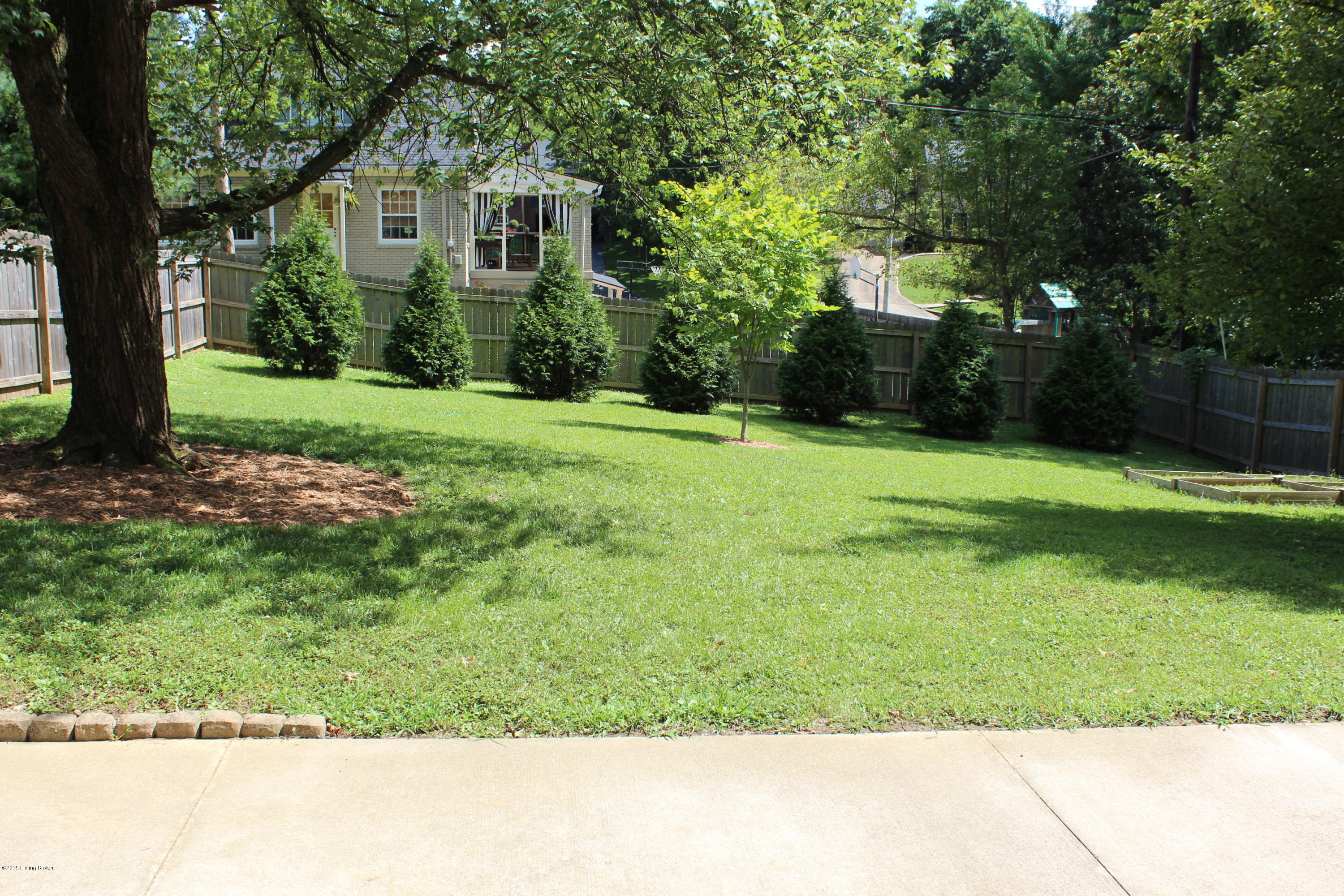 1810 Fleming Road Louisville, KY 40205 - Photo 37 of 41 Backyard
