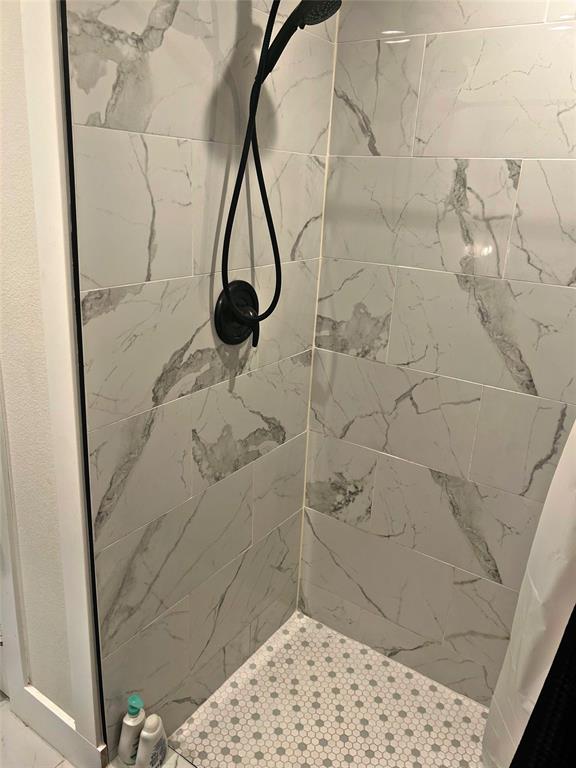 2631 Fish Tank Road Corsicana, TX 75110 - Photo 21 of 40 a bathroom with a shower