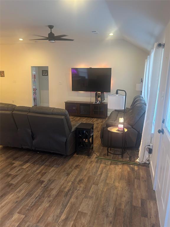 2631 Fish Tank Road Corsicana, TX 75110 - Photo 27 of 40 a living room with furniture and a flat screen tv