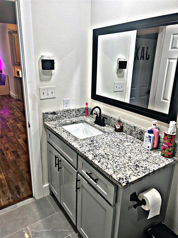 2631 Fish Tank Road Corsicana, TX 75110 - Photo 28 of 40 a bathroom with a granite countertop sink and a mirror